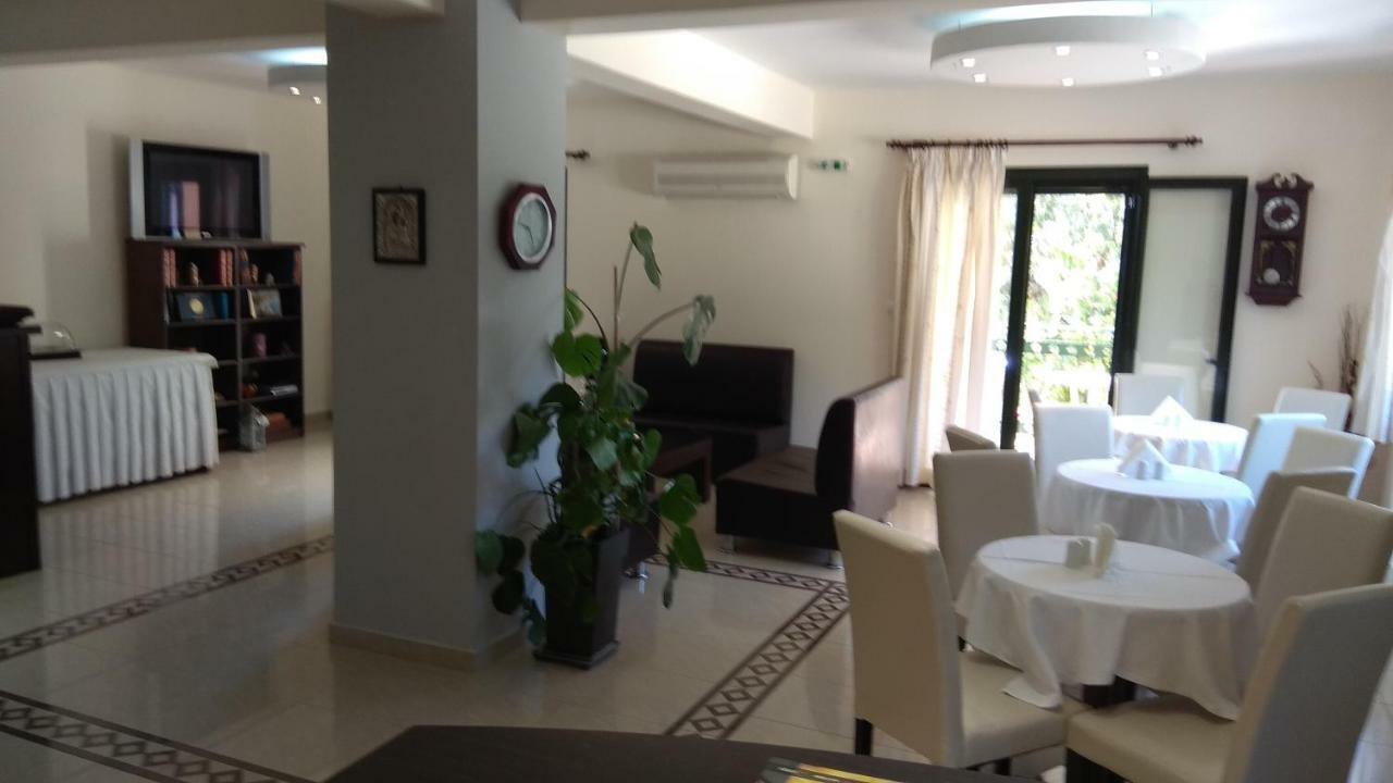 Hotel Patelis Poulithra Luaran gambar