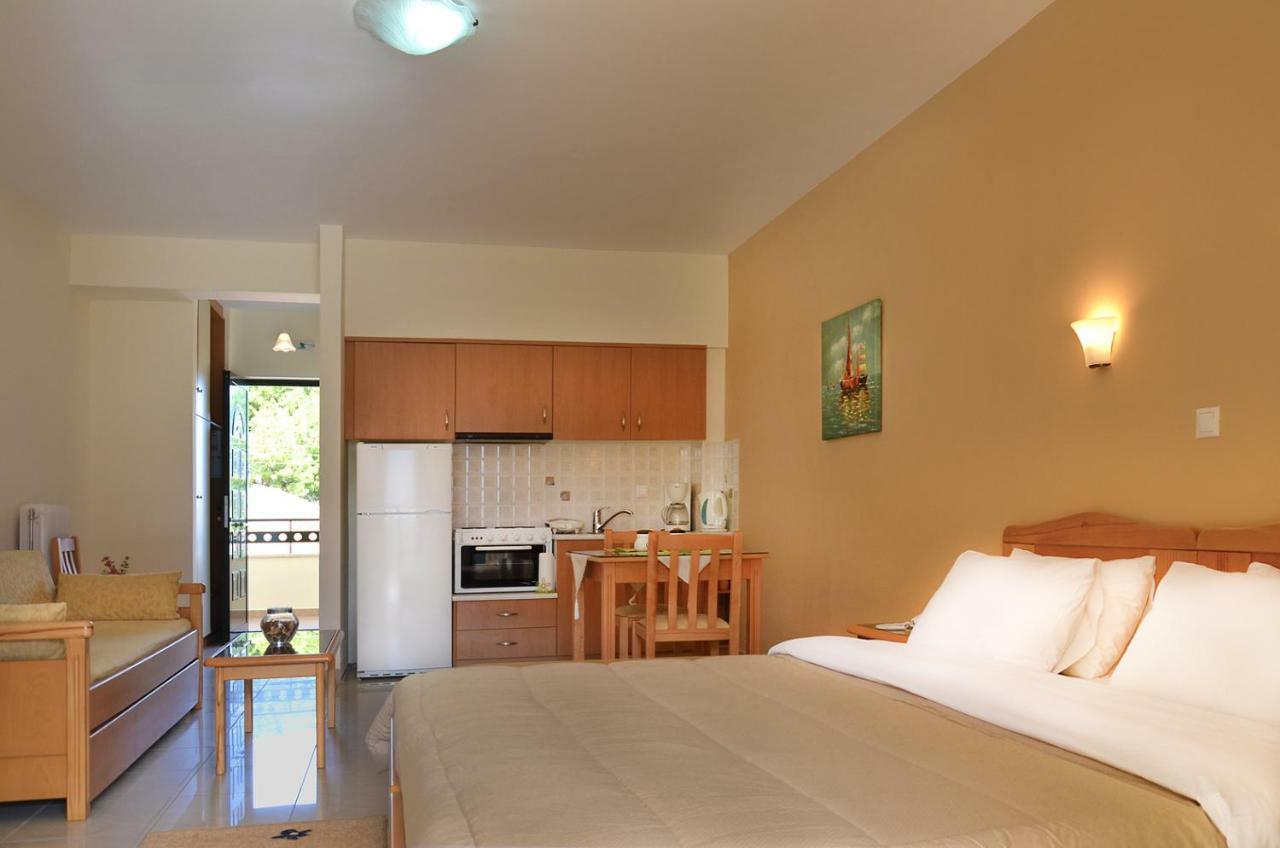 Hotel Patelis Poulithra Luaran gambar